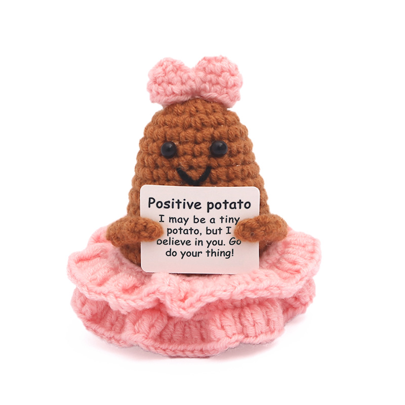 Home And Textiles Today - Positieve gehaakte aardappelprinsespop met kaartje, bureaudecoratie,